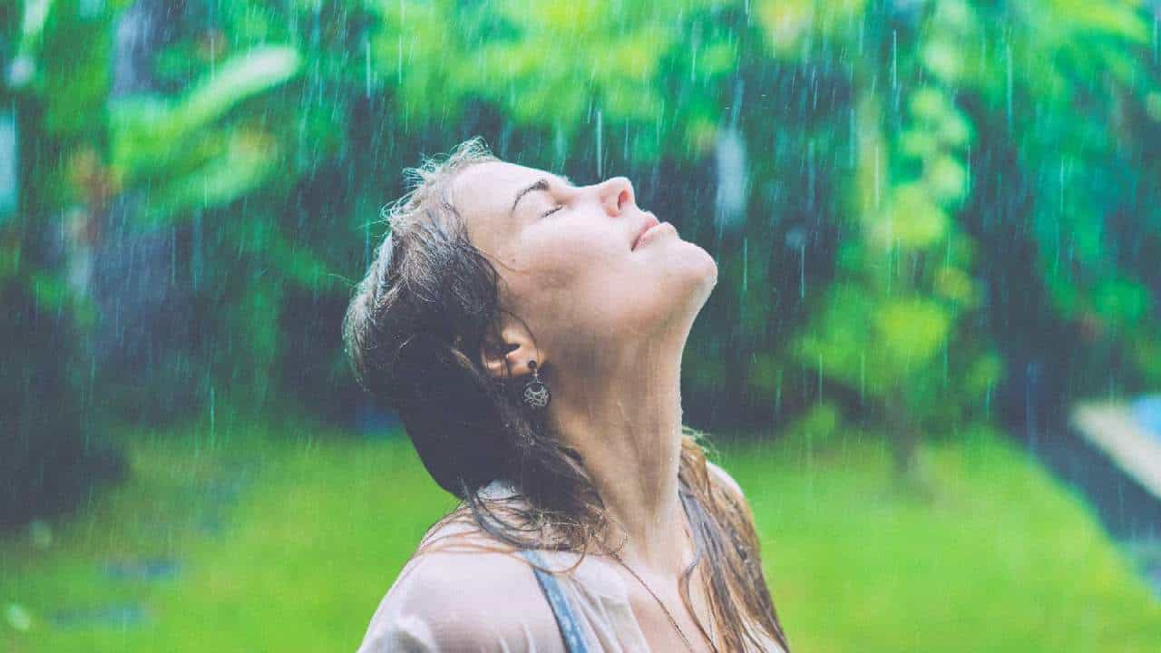 Monsoon Hair Care Tips: ಮಳೆಯಲ್ಲಿ ನೆನೆದರೆ ಕೂದಲು ಉದುರುತ್ತದೆಯೇ? ಚರ್ಮರೋಗ ತಜ್ಞರು ಹೇಳುವುದೇನು? Monsoon Hair Care Tips: ಮಳೆಯಲ್ಲಿ ನೆನೆದರೆ ಕೂದಲು ಉದುರುತ್ತದೆಯೇ? ಚರ್ಮರೋಗ ತಜ್ಞರು ಹೇಳುವುದೇನು?