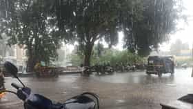 ಬೆಂಗಳೂರಿಗರಿಗೆ ಕೊನೆಗೂ ತಂಪೆರೆದ ವರುಣ; ರಾಜ್ಯದ ಹಲವೆಡೆಯೂ ಮಳೆ ಮುನ್ಸೂಚನೆ