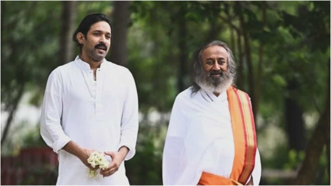 ಶ್ರೀ ಶ್ರೀ ರವಿಶಂಕರ್ ಬಯೋಪಿಕ್ ‘ವೈಟ್​’ ಚಿತ್ರದ ಡಬ್ಬಿಂಗ್ ಪೂರ್ಣ; ಶೀಘ್ರವೇ ತೆರೆಗೆ