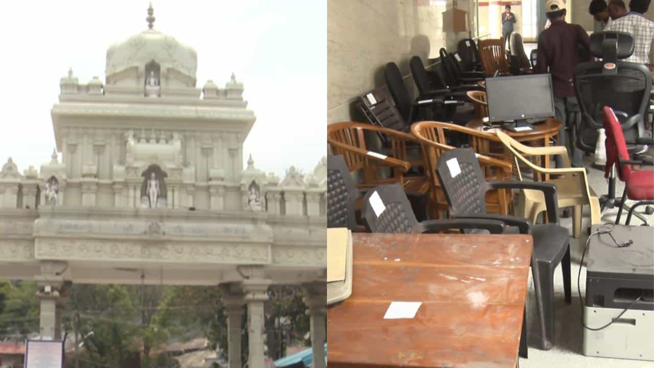 20 ವರ್ಷವಾದ್ರೂ ಕೊಡದ ಗೊಮ್ಮಟೇಶ್ವರನ ಮಹಾಮಸ್ತಕಾಭಿಷೇಕದ ಬಿಲ್: ಸರ್ಕಾರಿ ಕಚೇರಿ ಜಪ್ತಿ 20 ವರ್ಷವಾದ್ರೂ ಕೊಡದ ಗೊಮ್ಮಟೇಶ್ವರನ ಮಹಾಮಸ್ತಕಾಭಿಷೇಕದ ಬಿಲ್: ಸರ್ಕಾರಿ ಕಚೇರಿ ಜಪ್ತಿ