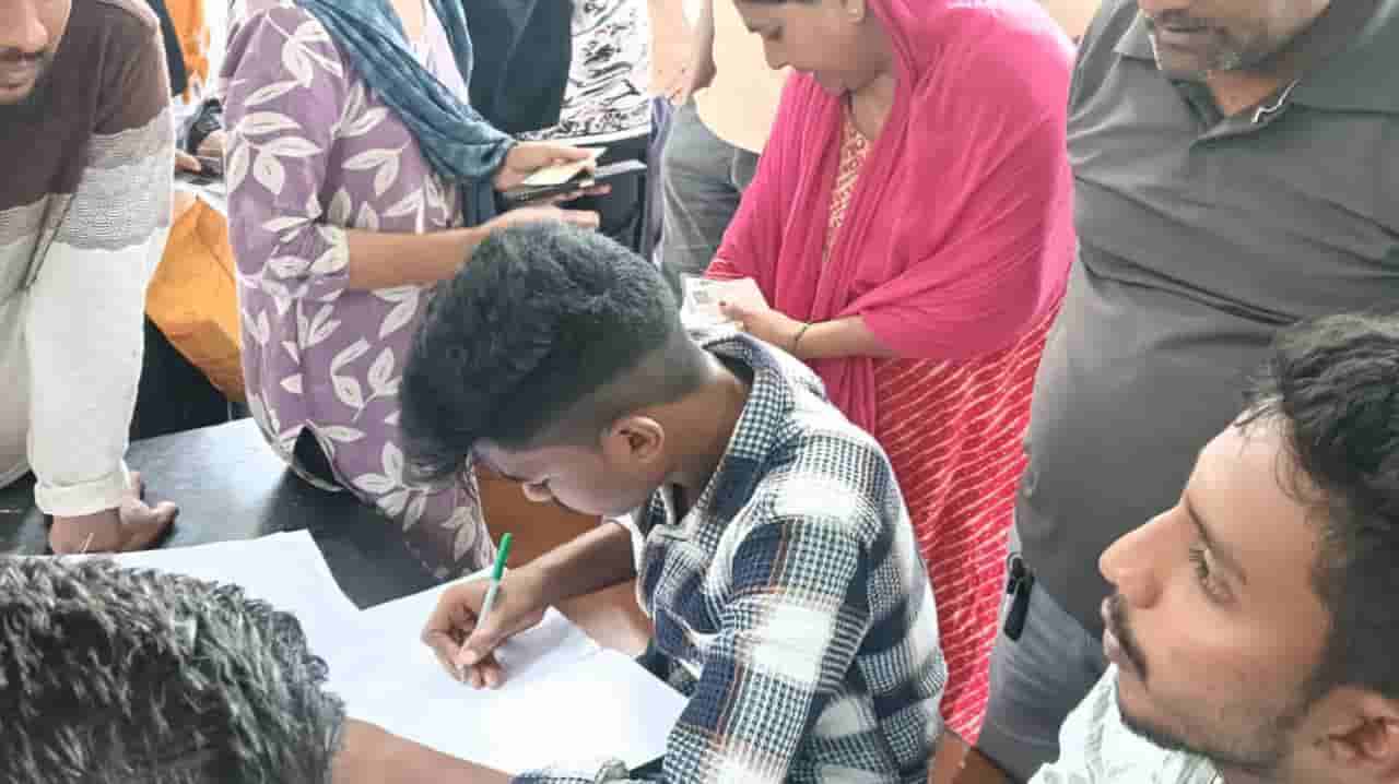 ಮತದಾರರ ಪಟ್ಟಿ ಪರಿಷ್ಕರಣೆ: ಕೋಲಾರ ಮತ್ತು ಮೈಸೂರಿನಲ್ಲಿ ಗಂಭೀರ ಕರ್ತವ್ಯ ಲೋಪ; ಅಧಿಕಾರಿಗಳಿಗೆ ನೋಟಿಸ್!
