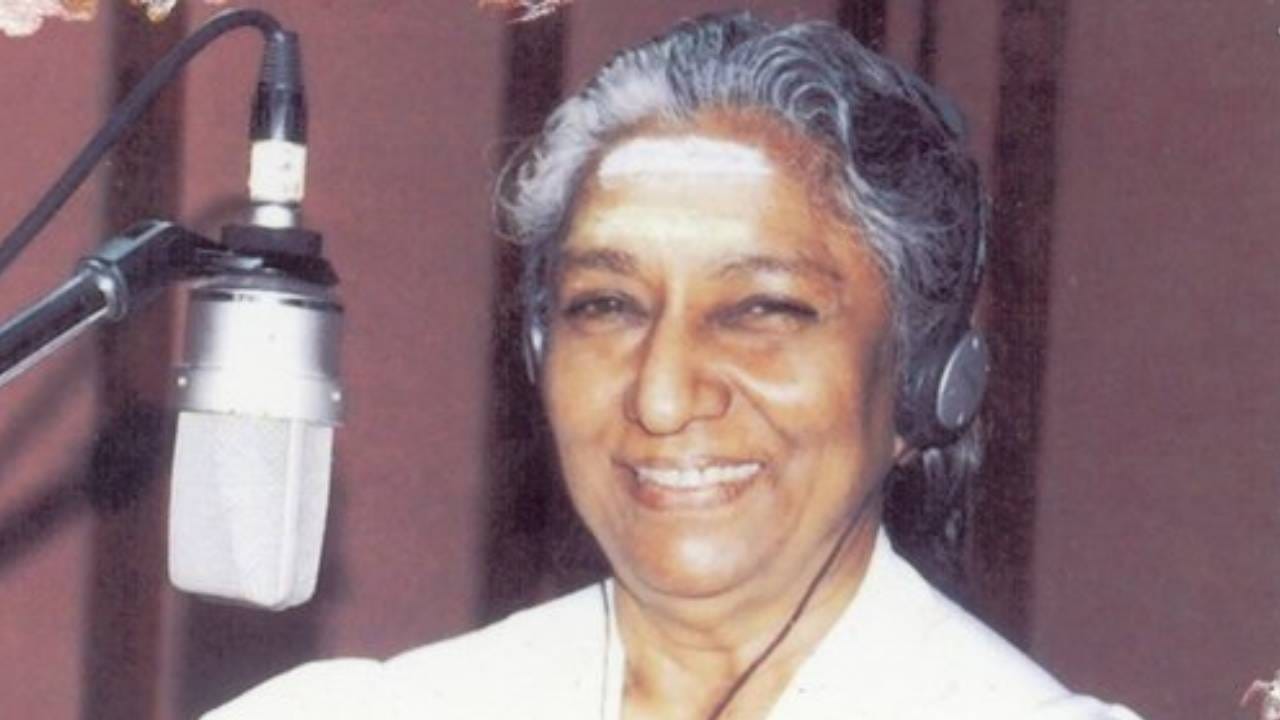 ಎಸ್.ಜಾನಕಿ ಅವರು ಇನ್ನಿಲ್ಲವಾದ್ರೂ ಅವರು ಹಾಡಿದ್ದ ಹಾಡುಗಳು ಮಾತ್ರ ಅಮರ. ಕರುನಾಡಿನ ಪ್ರತಿಯೊಬ್ಬರ ಬಾಯಲ್ಲೂ ಅವರ ಹಾಡು ಗುನುಗುತ್ತವೆ.