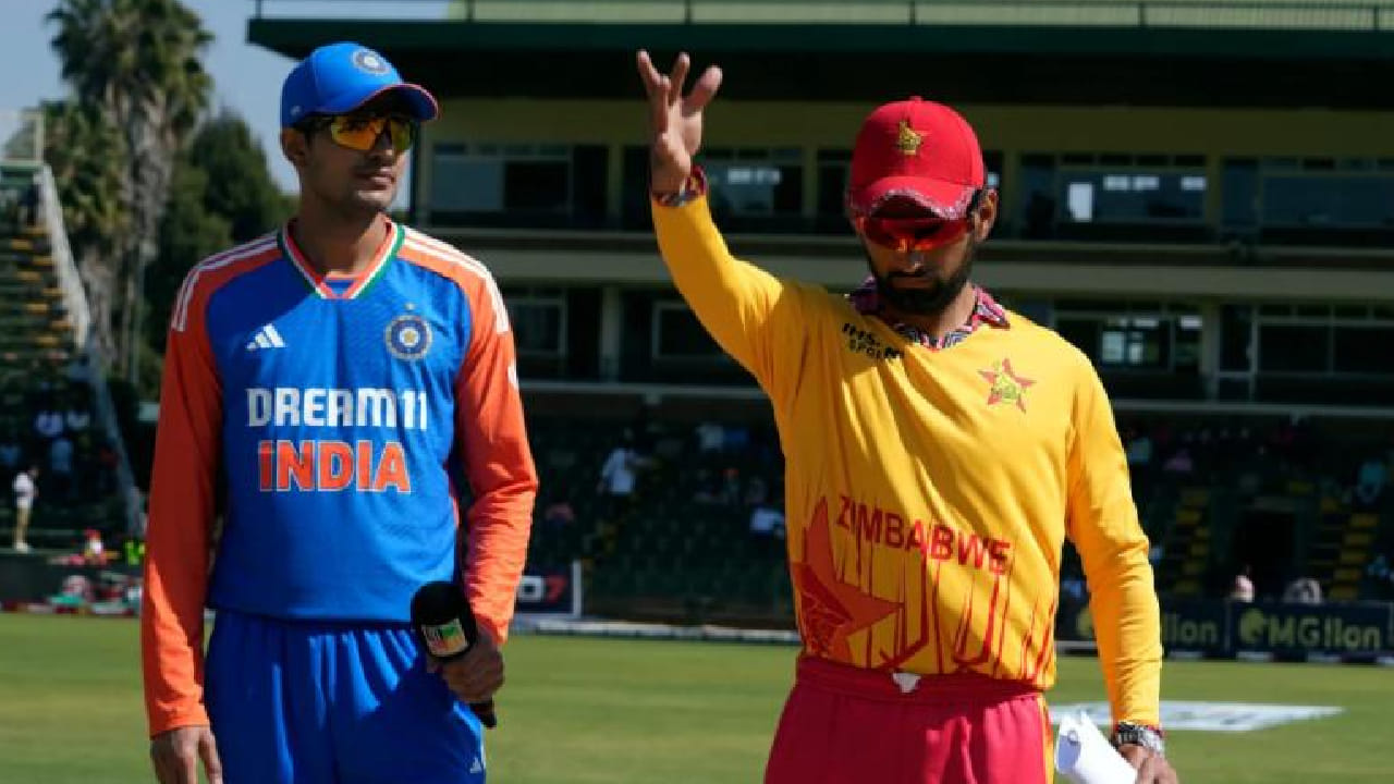 ಇದಕ್ಕೂ ಮುನ್ನ ಇಂತಹದೊಂದು ಅಪರೂಪದ ವಿಶ್ವ ದಾಖಲೆ ಝಿಂಬಾಬ್ವೆ ತಂಡದ ನಾಯಕ ಸಿಕಂದರ್ ರಾಝ ಅವರ ಹೆಸರಿನಲ್ಲಿತ್ತು. ರಾಝ ನಾಯಕನಾದ ಬಳಿಕ ಝಿಂಬಾಬ್ವೆ ತಂಡವು 4 ಪಂದ್ಯಗಳಲ್ಲಿ ಸತತವಾಗಿ ಟಾಸ್ ಗೆದ್ದಿತ್ತು. ಈ ಮೂಲಕ ಟಿ20 ಅಂತಾರಾಷ್ಟ್ರೀಯ ಕ್ರಿಕೆಟ್ನಲ್ಲಿ ನಾಯಕನಾದ ಬಳಿಕ ಸತತವಾಗಿ ಟಾಸ್ ಗೆದ್ದ ಕ್ಯಾಪ್ಟನ್ ಎನಿಸಿಕೊಂಡಿದ್ದರು. (PC: BCCI)