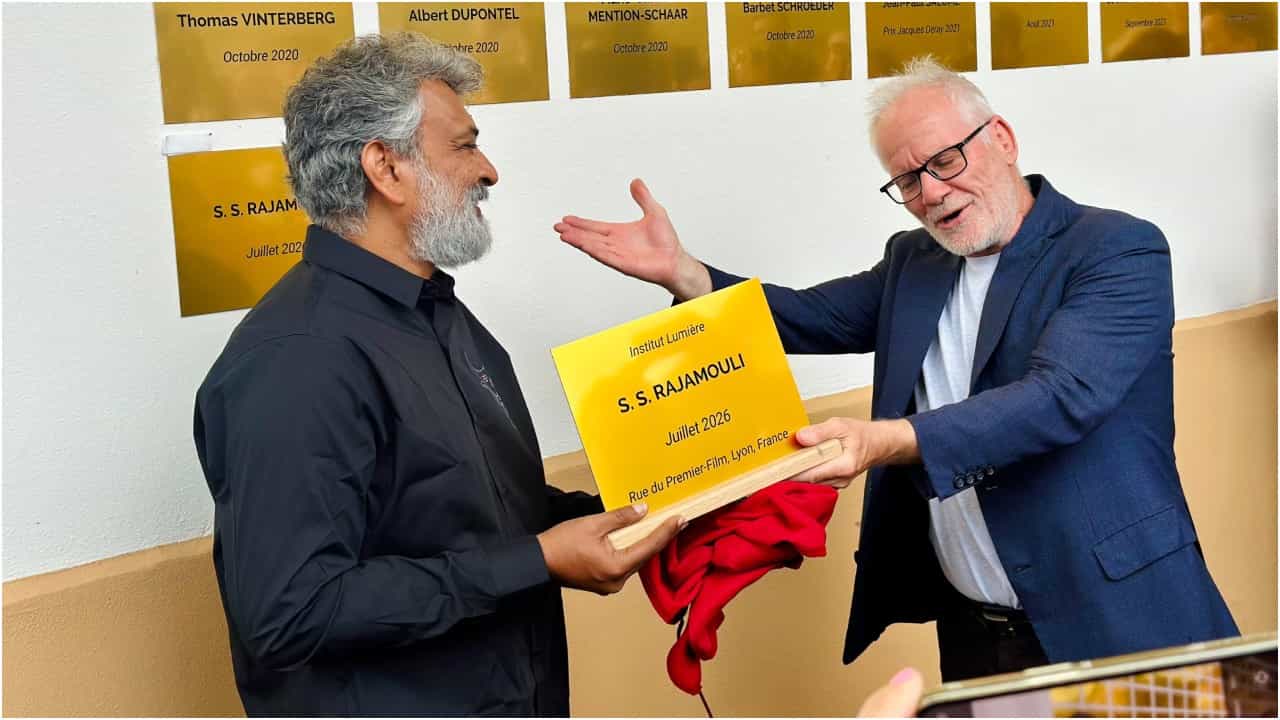 ಫ್ರಾನ್ಸ್ನ ಲುಮಿಯೆರ್ ಮ್ಯೂಸಿಯಂನಲ್ಲಿ ರಾಜಮೌಳಿಗೆ ಗೌರವ: ‘ವಾಲ್ ಆಫ್ ಫಿಲ್ಮ್ ಮೇಕರ್ಸ್’ಗೆ ಸೇರ್ಪಡೆ ಫ್ರಾನ್ಸ್ನ ಲುಮಿಯೆರ್ ಮ್ಯೂಸಿಯಂನಲ್ಲಿ ರಾಜಮೌಳಿಗೆ ಗೌರವ: ‘ವಾಲ್ ಆಫ್ ಫಿಲ್ಮ್ ಮೇಕರ್ಸ್’ಗೆ ಸೇರ್ಪಡೆ