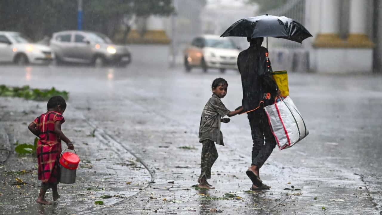 Karnataka weather forecast: ಇನ್ನೆರಡು ದಿನ ಕೆಲವೇ ಜಿಲ್ಲೆಗಳಲ್ಲಿ ಸಾಧಾರಣ ಮಳೆ, ಅನೇಕ ಜಿಲ್ಲೆಗಳಲ್ಲಿ ಬಿರುಗಾಳಿ ಮುಂದುವರಿಕೆ