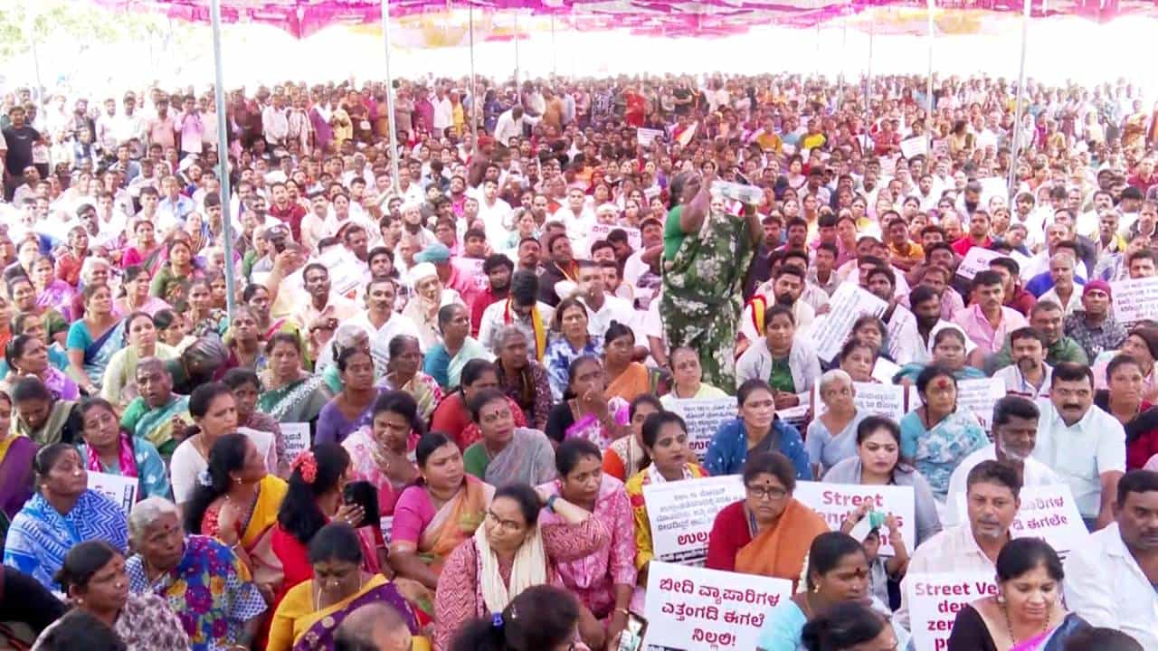 ಸರ್ಕಾರದ ವಿರುದ್ಧ ಸಿಡಿದೆದ್ದ ಬೆಂಗಳೂರಿನ ಬೀದಿಬದಿ ವ್ಯಾಪಾರಿಗಳು: ಇವರ ಹಕ್ಕೊತ್ತಾಯಗಳೇನು?