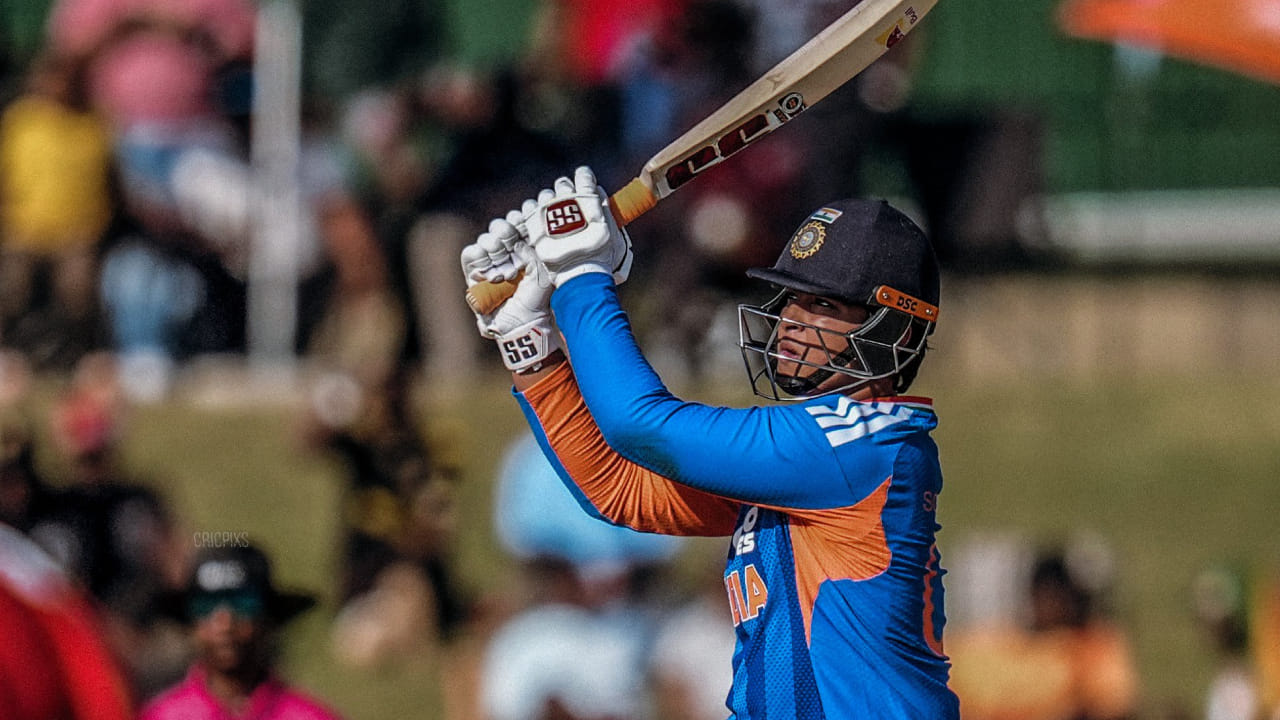 ಈ ಪಂದ್ಯದಲ್ಲಿ ವೈಭವ್ 9 ಎಸೆತಗಳನ್ನು ಎದುರಿಸಿ 3 ಬೌಂಡರಿ ಮತ್ತು 1 ಸಿಕ್ಸರ್ ಸೇರಿದಂತೆ 20 ರನ್ ಗಳಿಸಿ ಔಟಾದರು. ಮೊದಲ ಪಂದ್ಯದಲ್ಲಿ ತಂಡದ ಗೆಲುವಿನಲ್ಲಿ ಪ್ರಮುಖ ಪಾತ್ರವಹಿಸಿದ್ದ ವೈಭವ್ ಕೇವಲ 18 ಎಸೆತಗಳಲ್ಲಿ 4 ಬೌಂಡರಿ ಹಾಗೂ 4 ಸಿಕ್ಸರ್ ಸಹಿತ 50 ರನ್​ಗಳ ಇನ್ನಿಂಗ್ಸ್ ಆಡಿದ್ದರು. ಈ ಮೂಲಕ ದಾಖಲೆಯನ್ನು ನಿರ್ಮಿಸಿದ್ದರು. ಆದರೆ ಈ ಪಂದ್ಯದಲ್ಲಿ ಮತ್ತೊಮ್ಮೆ ಮಿಂಚಲು ವೈಭವ್​ಗೆ ಸಾಧ್ಯವಾಗಲಿಲ್ಲ(PC-BCCI).
