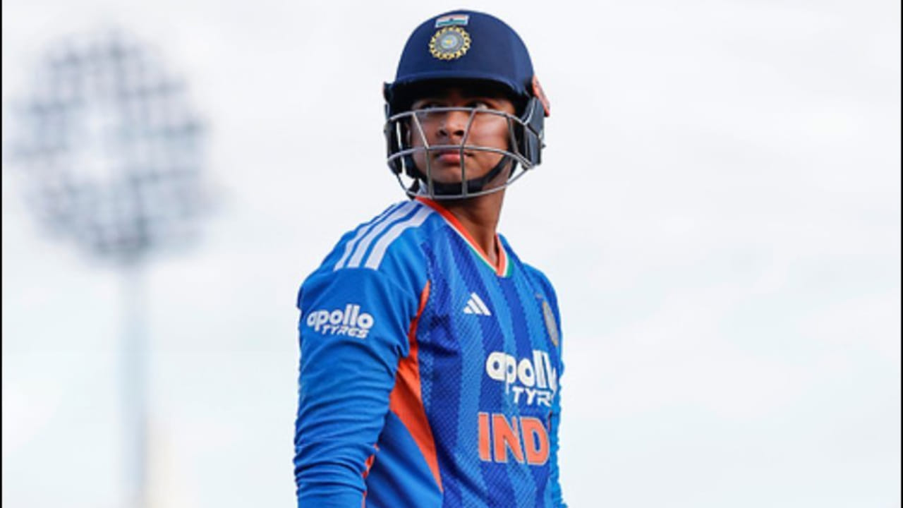 ಈ ಪಂದ್ಯದಲ್ಲಿ ಸಿಂಗಲ್ ತೆಗೆದುಕೊಳ್ಳುವ ಮೂಲಕ ತಮ್ಮ ಇನ್ನಿಂಗ್ಸ್ ಆರಂಭಿಸಿದ ವೈಭವ್, ರಿಚರ್ಡ್ ನಗರ್ವಾ ಬೌಲ್ ಮಾಡಿದ ಇನ್ನಿಂಗ್ಸ್​ನ 4ನೇ ಓವರ್​ನಲ್ಲಿ ಸತತ ಬೌಂಡರಿಗಳ ಮಳೆಗರೆದರು. ಈ ಓವರ್​ನಲ್ಲಿ ಮೂರು ಬೌಂಡರಿ ಹಾಗೂ 1 ಸಿಕ್ಸರ್ ಬಾರಿಸಿದ ವೈಭವ್ ಕೊನೆಯ ಎಸೆತದಲ್ಲಿ ಮತ್ತದೇ ದೊಡ್ಡ ಹೊಡೆತಕ್ಕೆ ಕೈಹಾಕಿ ವಿಕೆಟ್ ಒಪ್ಪಿಸಿದರು(PC-BCCI).