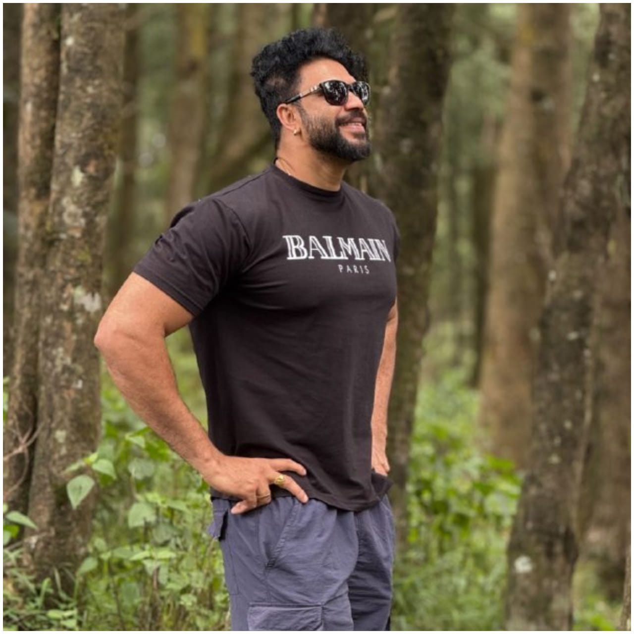 ದಳಪತಿ ವಿಜಯ್ ಅವರ ಕೊನೆಯ ಸಿನಿಮಾದಲ್ಲಿ ತಾವೂ ಕೂಡ ನಟಿಸಿರುವುದಕ್ಕೆ ವಜ್ರಾಂಗ್ ಶೆಟ್ಟಿ ಅವರಿಗೆ ಖುಷಿ ಇದೆ. ಮೂಲತಃ ಕುಂದಾಪುರದ ಮಣಿ ಶೆಟ್ಟಿ, ಕನ್ನಡ ಸಿನಿಮಾರಂಗದಲ್ಲಿ ವಜ್ರಾಂಗ್ ಶೆಟ್ಟಿ ಎಂದೇ ಗುರುತಿಸಿಕೊಂಡಿದ್ದಾರೆ. ಪರಭಾಷೆಯ ಚಿತ್ರರಂಗದಲ್ಲೂ ಆ್ಯಕ್ಟೀವ್ ಆಗಿದ್ದಾರೆ.