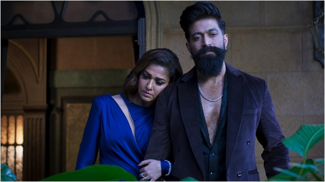 ‘ಟಾಕ್ಸಿಕ್’ ಚಿತ್ರದ ಬಹುಮುಖ್ಯ ತಾರಾಗಣದಲ್ಲಿ ಗುರುತಿಸಿಕೊಂಡಿರುವ ಸೌತ್ ಲೇಡಿ ಸೂಪರ್ಸ್ಟಾರ್ ನಯನತಾರಾ ಅವರು ಪ್ರಣಯಗೀತೆಯಲ್ಲಿ ಕಾಣಿಸಿಕೊಂಡಿದ್ದು, ಅವರ ಸಸ್ಪೆನ್ಸ್ ತುಂಬಿದ ಅದ್ಭುತ ಎಂಟ್ರಿಯು ಅಭಿಮಾನಿಗಳಲ್ಲಿ ಸಿನಿಮಾದ ಕಥೆಯ ಬಗ್ಗೆ ಇದ್ದ ಕುತೂಹಲವನ್ನು ಮತ್ತಷ್ಟು ದುಪ್ಪಟ್ಟುಗೊಳಿಸಿದೆ.
