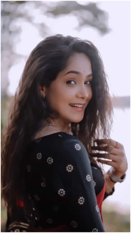 ನೂರಾರು ಹೂಗಳಿದ್ದರೂ ಈ ಅಂದ ಬೇರೆ..