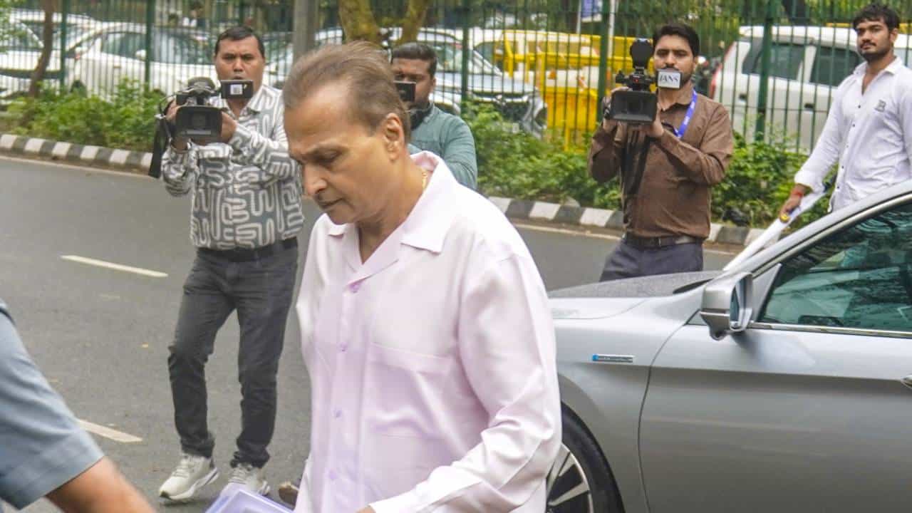 Anil Ambani vs EPFO: ಇಪಿಎಫ್ಒಗೆ ಅಂಬಾನಿಯಿಂದ 1,816 ಕೋಟಿ ರೂ ನಷ್ಟ; ಸಿಬಿಐನಿಂದ ಪ್ರಕರಣ ದಾಖಲು Anil Ambani vs EPFO: ಇಪಿಎಫ್ಒಗೆ ಅಂಬಾನಿಯಿಂದ 1,816 ಕೋಟಿ ರೂ ನಷ್ಟ; ಸಿಬಿಐನಿಂದ ಪ್ರಕರಣ ದಾಖಲು
