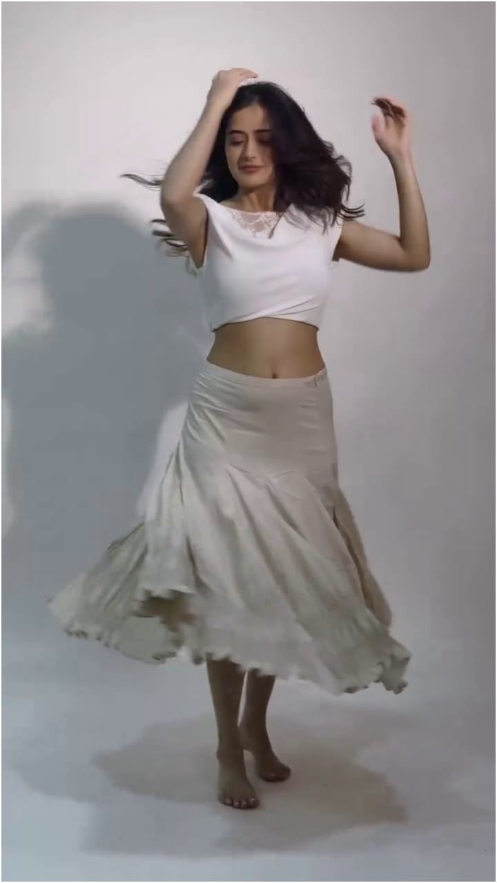ಗ್ಲಾಮರಸ್ ಫೋಟೋಶೂಟ್ ಮೂಲಕ ಮಿಂಚಿದ ಆಶಿಕ