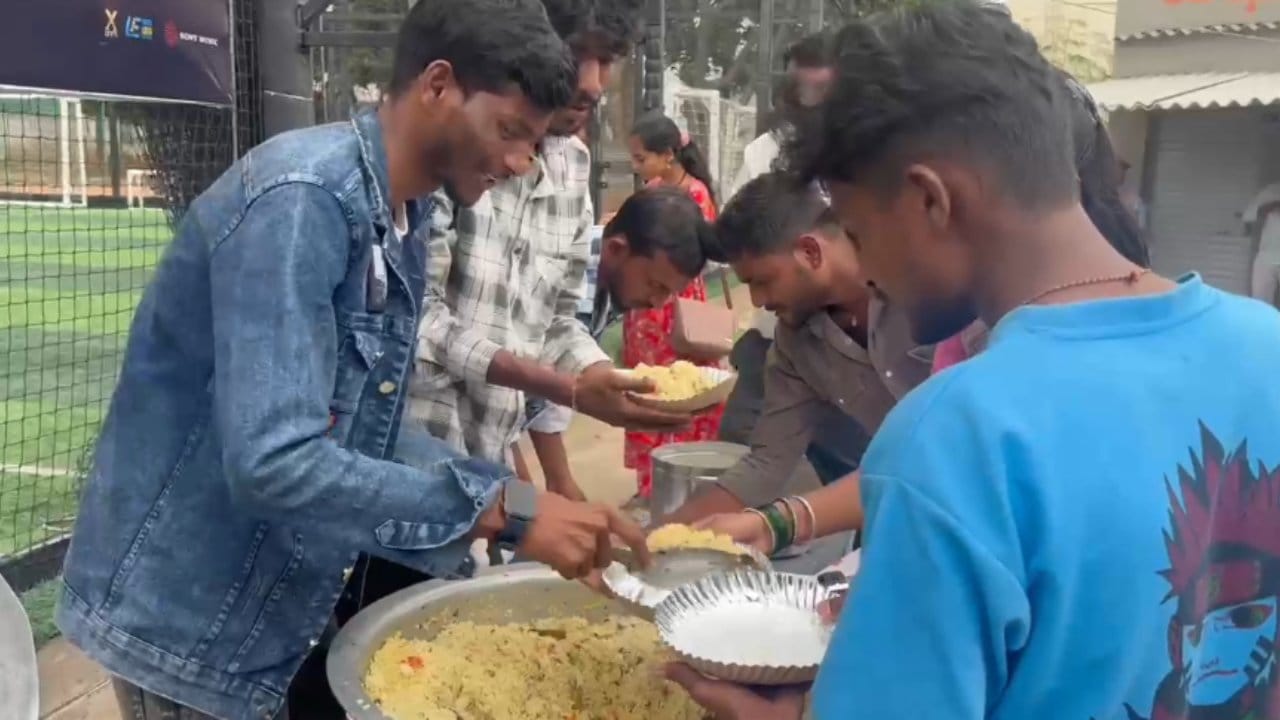 ಆಶಿಕಾ ರಂಗನಾಥ್ ಅವರು ಚಿತ್ರರಂಗಕ್ಕೆ ಕಾಲಿರಿಸಿ 10 ವರ್ಷ ಪೂರ್ಣಗೊಂಡ ಖುಷಿಯಲ್ಲಿ ಅವರ ಅಭಿಮಾನಿಗಳು ಅನ್ನದಾನವನ್ನು ಸಹ ಮಾಡಿದ್ದಾರೆ.