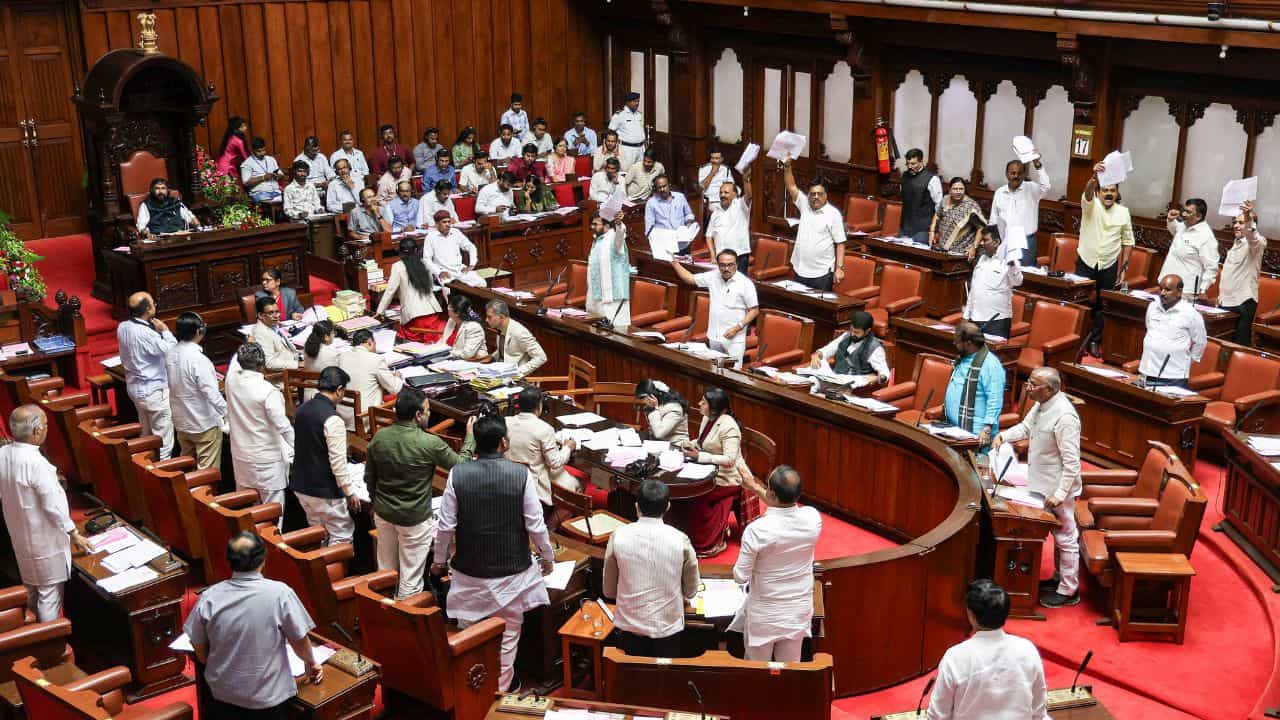 ಸಚಿವ ನಾಗೇಂದ್ರ ರಾಜೀನಾಮೆಗೆ ಆಗ್ರಹಿಸಿ ಮುಂದುವರಿದ ಪ್ರತಿಭಟನೆ: ಬಿಜೆಪಿ ಸದಸ್ಯರಿಗೆ ಖಡಕ್​​ ವಾರ್ನಿಂಗ್​​ ಕೊಟ್ಟ ಸಭಾಪತಿ ಸಲೀಂ ಅಹ್ಮದ್​