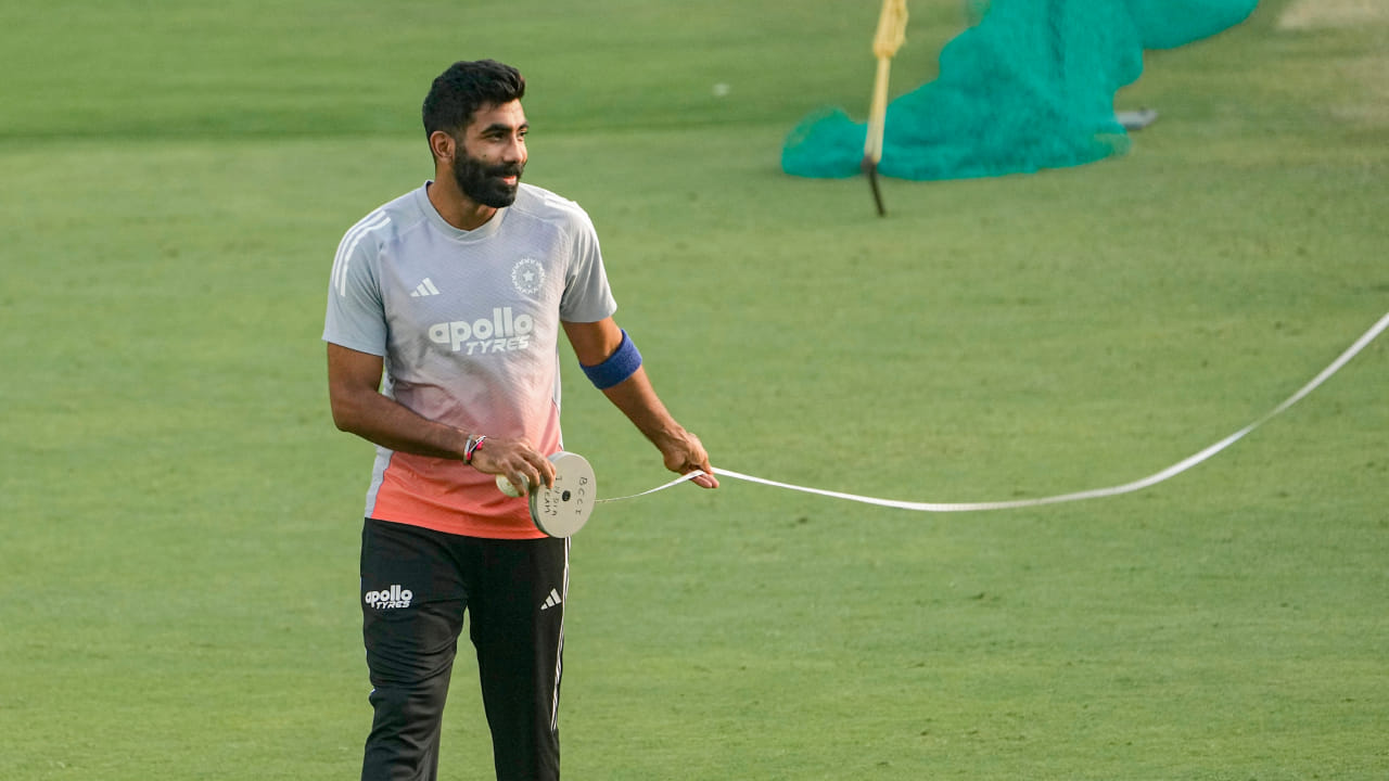 ಈ ಟೆಸ್ಟ್ ಸರಣಿಗೆ ಜಸ್ಪ್ರೀತ್ ಬುಮ್ರಾ ಅಲಭ್ಯತೆ ತಂಡಕ್ಕೆ ಹಿನ್ನಡೆಯನ್ನುಂಟು ಮಾಡಿದೆ. ಏಕೆಂದರೆ ವಿಶ್ವ ಟೆಸ್ಟ್ ಚಾಂಪಿಯನ್ಶಿಪ್ ದೃಷ್ಟಿಯಿಂದ ಲಂಕಾ ವಿರುದ್ಧದ ಈ ಸರಣಿಯನ್ನು ಟೀಂ ಇಂಡಿಯಾ 2-0 ಅಂತರದಿಂದ ಗೆಲ್ಲಲೇಬೇಕಾಗಿದೆ. ಹೀಗಿರುವಾಗ ಬುಮ್ರಾ ಈ ಸರಣಿಯನ್ನು ಆಡದಿರುವುದು ತಂಡವನ್ನು ಸಂಕಷ್ಟಕ್ಕೆ ತಳ್ಳಿರುವುದಂತೂ ನಿಜ(PC-PTI).