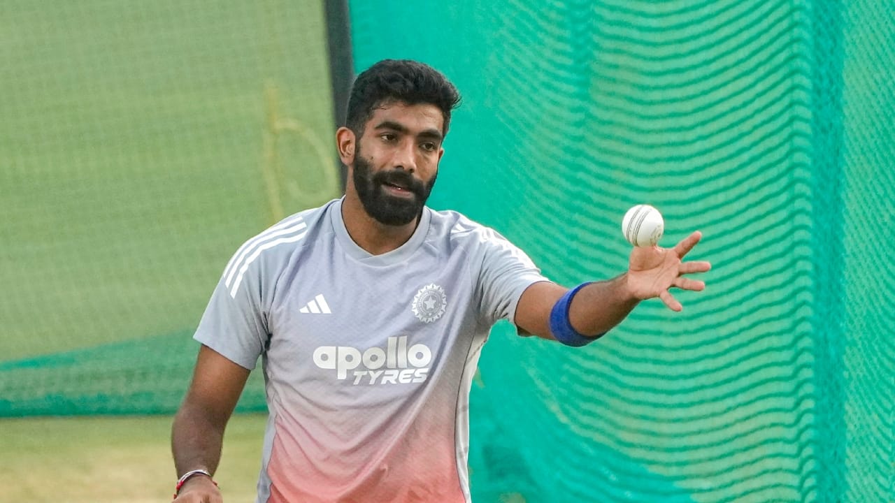 ಈಗ ಜಸ್ಪ್ರೀತ್ ಬುಮ್ರಾ ಬದಲಿಯಾಗಿ ತಂಡದಲ್ಲಿ ಯಾರಿಗೆ ಅವಕಾಶ ಸಿಗಲಿದೆ ಎಂಬುದು ಇದುವರೆಗೆ ಖಚಿತವಾಗಿಲ್ಲ. ಇತ್ತ ಬಿಸಿಸಿಐ ಕೂಡ ಇದುವರೆಗೆ ಬುಮ್ರಾ ಅಲಭ್ಯತೆಯ ಬಗ್ಗೆಯಾಗಲಿ ಅಥವಾ ಅವರ ಬದಲಿ ಆಟಗಾರನ ಬಗ್ಗೆಯಾಗಲಿ ಯಾವುದೇ ಮಾಹಿತಿ ನೀಡಿಲ್ಲ. ಅದಾಗ್ಯೂ ಅವರ ಬದಲಿಗೆ ಯಾರು ಅವಕಾಶ ಪಡೆಯಬಹುದು ಎಂಬುದರ ಸುಳಿವು ಸಿಕ್ಕಿದೆ(PC-PTI).