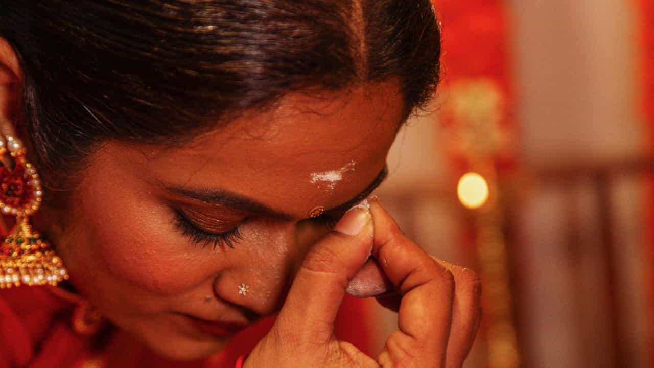 Spiritual Tips: ಪೂಜೆಯ ನಂತರ ದೇಹದ ಈ ಭಾಗಗಳಿಗೆ ಶ್ರೀಗಂಧ ಹಚ್ಚಿ;ಅದ್ಭುತ ಪ್ರಯೋಜನಗಳಿವು! Spiritual Tips: ಪೂಜೆಯ ನಂತರ ದೇಹದ ಈ ಭಾಗಗಳಿಗೆ ಶ್ರೀಗಂಧ ಹಚ್ಚಿ;ಅದ್ಭುತ ಪ್ರಯೋಜನಗಳಿವು!