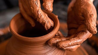 Vasthu Tips: ವಾರದ ಈ ಎರಡು ದಿನ ಮಣ್ಣಿನ ಮಡಕೆ ಖರೀದಿಸಲೇಬೇಡಿ; ವಾಸ್ತು ನಿಯಮ ಇಲ್ಲಿದೆ