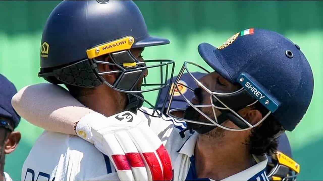 ಔಟ್ ಆಗುವುದನ್ನು ತಪ್ಪಿಸಿದ ಪಡಿಕ್ಕಲ್ಗೆ ರಾಹುಲ್ ಅಪ್ಪುಗೆ! ಔಟ್ ಆಗುವುದನ್ನು ತಪ್ಪಿಸಿದ ಪಡಿಕ್ಕಲ್ಗೆ ರಾಹುಲ್ ಅಪ್ಪುಗೆ!