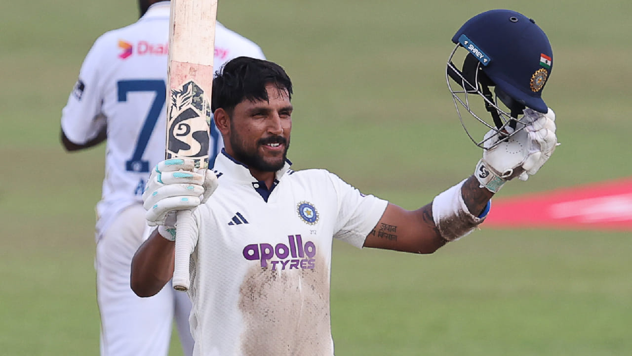 ಹಾಗೆಯೇ ಶ್ರೀಲಂಕಾದಲ್ಲಿ ಟೆಸ್ಟ್​ನಲ್ಲಿ 7ನೇ ಕ್ರಮಾಂಕದಲ್ಲಿ ಬ್ಯಾಟರ್​ ಗರಿಷ್ಠ ಸ್ಕೋರ್​ಗಳಿಸಿದ ಭಾರತೀಯ ವಿಕೆಟ್ ಕೀಪರ್​ ಎಂಬ ಹೆಗ್ಗಳಿಕೆಯನ್ನು ಕೂಡ ತಮ್ಮದಾಗಿಸಿಕೊಂಡರು. ಇದಕ್ಕೂ ಮುನ್ನ ಈ ದಾಖಲೆ ಮಹೇಂದ್ರ ಸಿಂಗ್ ಧೋನಿ ಹೆಸರಿನಲ್ಲಿದೆ.  2010ರಲ್ಲಿ ಕೊಲಂಬೊದಲ್ಲಿ ಧೋನಿ 76 ರನ್‌ಗಳಿಸಿದ್ದೇ ಅತ್ಯಧಿಕ ಸ್ಕೋರ್ ಆಗಿತ್ತು. ಇದೀಗ 115 ರನ್​ಗಳ ಇನಿಂಗ್ಸ್​ನೊಂದಿಗೆ ಧ್ರುವ್ ಜುರೆಲ್ ಹೊಸ ಇತಿಹಾಸ ನಿರ್ಮಿಸಿದ್ದಾರೆ. (PC: BCCI)