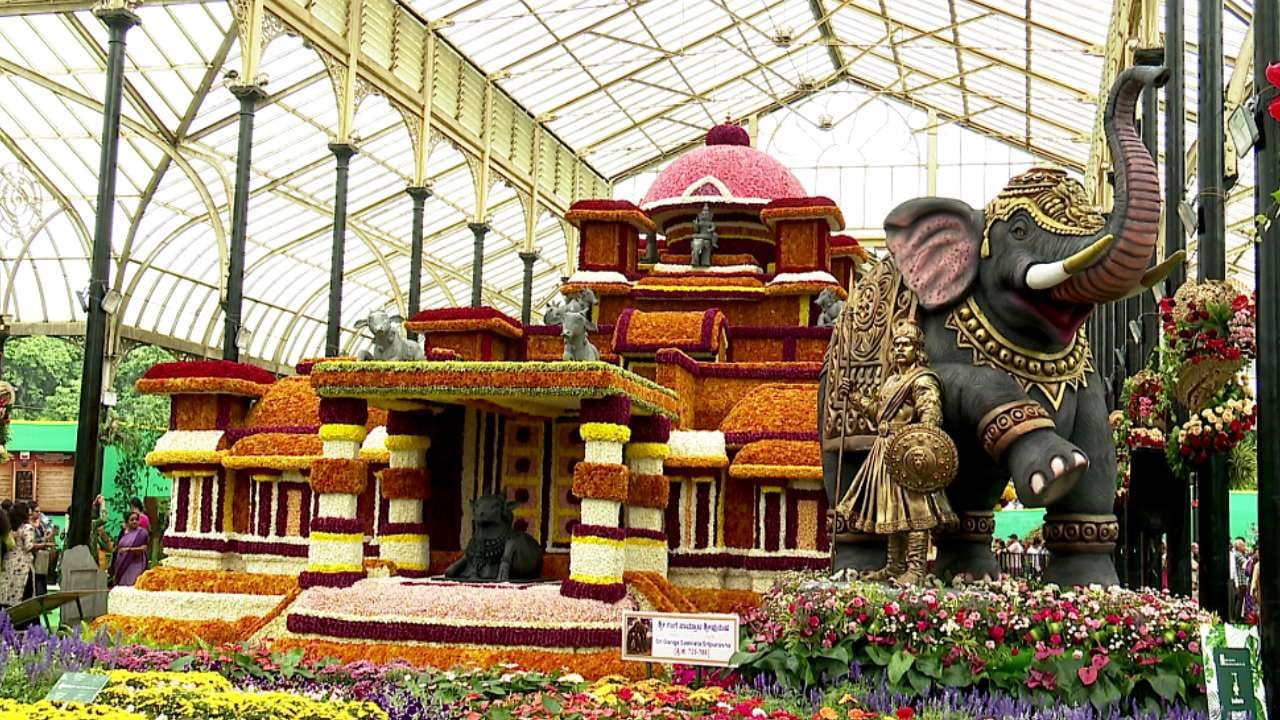 ಸ್ವಾತಂತ್ರ್ಯ ದಿನಾಚರಣೆಯಾದ ಆಗಸ್ಟ್ 15 ರಂದು ರಾಜ್ಯಾದ್ಯಂತ ಹಸಿರು ಬೆಳೆಸುವ ಅಭಿಯಾನ ಹಾಗೂ ರೈತರ ಬದುಕಿಗೆ ಉತ್ತೇಜನ ನೀಡುವ 100 ದಿನಗಳ ವಿಶೇಷ ಕಾರ್ಯಕ್ರಮಕ್ಕೆ ಚಾಲನೆ ನೀಡಲು ಸರ್ಕಾರ ರೂಪರೇಖೆ ಸಿದ್ಧಪಡಿಸುತ್ತಿದೆ ಎಂದು ಸಿಎಂ ಮಾಹಿತಿ ನೀಡಿದ್ದಾರೆ.