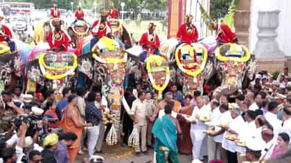 ಮೈಸೂರು ದಸರಾ 2026: ಅರಮನೆಗೆ ಬಂದ ಗಜಪಡೆಗೆ ವಿವಿಧ ಕಲಾ ತಂಡಗಳ ಸಮೇತ ಭವ್ಯ ಸ್ವಾಗತ