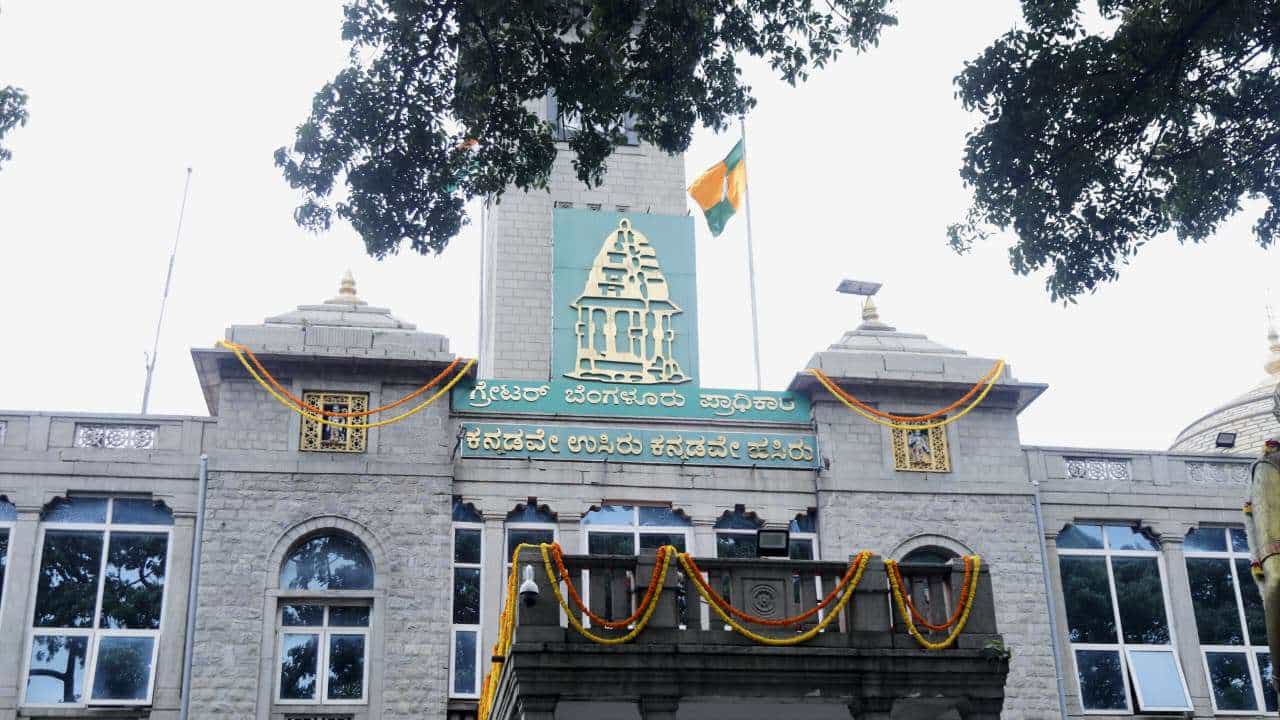 SIR​ ಎಫೆಕ್ಟ್: ಬೆಂಗಳೂರಿನಲ್ಲಿ ಮತದಾರರ ಸಂಖ್ಯೆ ಕಡಿತ; ಪಾಲಿಕೆಗಳ ಸಂಖ್ಯೆ ಇಳಿಕೆಗೆ ಹೆಚ್ಚಿದ ಒತ್ತಡ