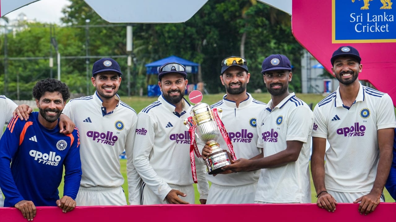 ಕೊಲಂಬೊದಲ್ಲಿ ನಡೆದ ಭಾರತ ಮತ್ತು ಶ್ರೀಲಂಕಾ ನಡುವಿನ ಎರಡನೇ ಟೆಸ್ಟ್ ಪಂದ್ಯ ಡ್ರಾದಲ್ಲಿ ಕೊನೆಗೊಂಡಿತು. ಆದಾಗ್ಯೂ ಶುಭ್​ಮನ್ ಗಿಲ್ ನಾಯಕತ್ವದಲ್ಲಿ ಟೀಂ ಇಂಡಿಯಾ ಎರಡು ಪಂದ್ಯಗಳ ಟೆಸ್ಟ್ ಸರಣಿಯನ್ನು 1-0 ಅಂತರದಿಂದ ಗೆದ್ದುಕೊಂಡಿತು. ಈ ಮೂಲಕ ಗಿಲ್, ವಿದೇಶಿ ನೆಲದಲ್ಲಿ ತಮ್ಮ ಮೊದಲ ಸರಣಿ ಗೆದ್ದ ಸಾಧನೆಯನ್ನು ಮಾಡಿದರು(PC-PTI).