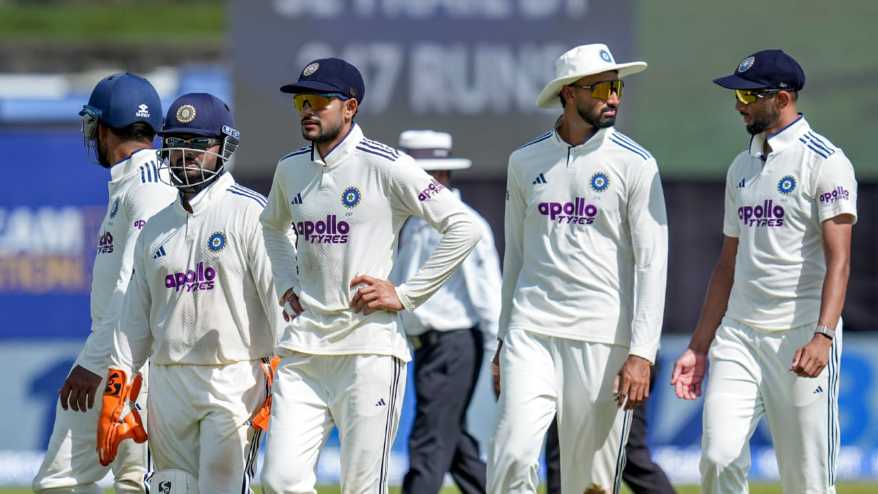 ಆದರೆ ಗಿಲ್ ಡಿಆರ್ಎಸ್ ತೆಗೆದುಕೊಳ್ಳುವುದರಲ್ಲಿ ಮಾತ್ರ ಪದೇ ಪದೇ ಎಡವುತ್ತಿದ್ದಾರೆ. ಗಿಲ್ ತಮ್ಮ ನಾಯಕತ್ವದ ವೃತ್ತಿಜೀವನದಲ್ಲಿ ಒಟ್ಟು 41 ಡಿಆರ್ಎಸ್ ತೆಗೆದುಕೊಂಡಿದ್ದಾರೆ. ಅದರಲ್ಲಿ ಕೇವಲ ಐದು ಮಾತ್ರ ಯಶಸ್ವಿಯಾಗಿವೆ. ಉಳಿದ ಎಲ್ಲಾ ಡಿಆರ್ಎಸ್ ಎದುರಾಳಿ ತಂಡದ ಪರವಾಗಿ ಹೋಗಿವೆ(PC-PTI).