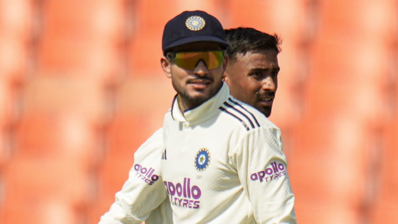 ಜಿಂಬಾಬ್ವೆ ವಿರುದ್ಧದ ಟಿ20 ಸರಣಿಯನ್ನು ಆಡಿ ಮುಗಿಸಿದ ಬಳಿಕ ಟೀಂ ಇಂಡಿಯಾ ಪ್ರಸ್ತುತ ಯಾವುದೇ ಸರಣಿಯನ್ನು ಆಡುತ್ತಿಲ್ಲ. ತಂಡದ ಮುಂದಿನ ಸರಣಿ ಶ್ರೀಲಂಕಾ ವಿರುದ್ಧ ಇದೆ. ಉಭಯ ತಂಡಗಳ ನಡುವೆ ಎರಡು ಪಂದ್ಯಗಳ ಟೆಸ್ಟ್ ಸರಣಿ ನಡೆಯಲಿದೆ. ಈ ಸರಣಿ ಆಗಸ್ಟ್ 15 ರಿಂದ ಆರಂಭವಾಗಲಿದ್ದು, ನಾಯಕ ಶುಭ್​ಮನ್ ಗಿಲ್ ತಂಡವನ್ನು ಮುನ್ನಡೆಸಲಿದ್ದಾರೆ(PC-PTI).