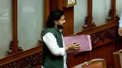 ವಿಧಾನ ಪರಿಷತ್​​ಗೆ ನಾಗೇಂದ್ರ ಆಗಮನದ ವೇಳೆ ಗೋಬ್ಯಾಕ್​​ ಘೋಷಣೆ
