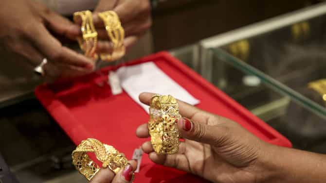 Gold Rates 12 Aug: ಚಿನ್ನದ ಬೆಲೆ ಇಳಿಕೆ