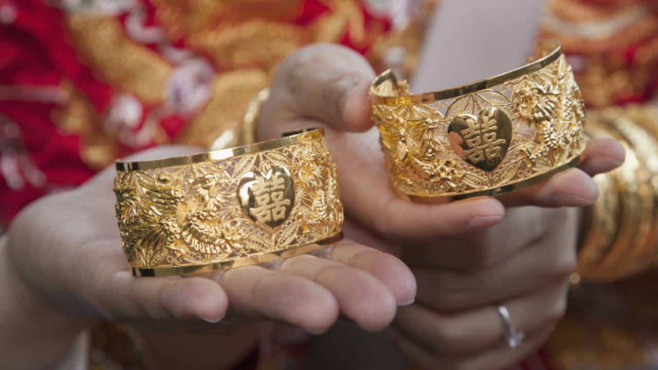Gold Rates 16 Aug: ವಾರಾಂತ್ಯದಲ್ಲಿ ಚಿನ್ನದ ಬೆಲೆ ಗ್ರಾಮ್ಗೆ 205 ರೂ ಏರಿಕೆ Gold Rates 16 Aug: ವಾರಾಂತ್ಯದಲ್ಲಿ ಚಿನ್ನದ ಬೆಲೆ ಗ್ರಾಮ್ಗೆ 205 ರೂ ಏರಿಕೆ