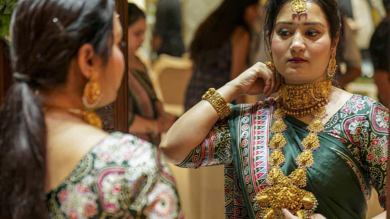 Gold Rates 27 Aug: ಚಿನ್ನದ ಬೆಲೆ 70 ರೂ ಇಳಿಕೆ; ಇಲ್ಲಿದೆ ಇವತ್ತಿನ ದರಪಟ್ಟಿ