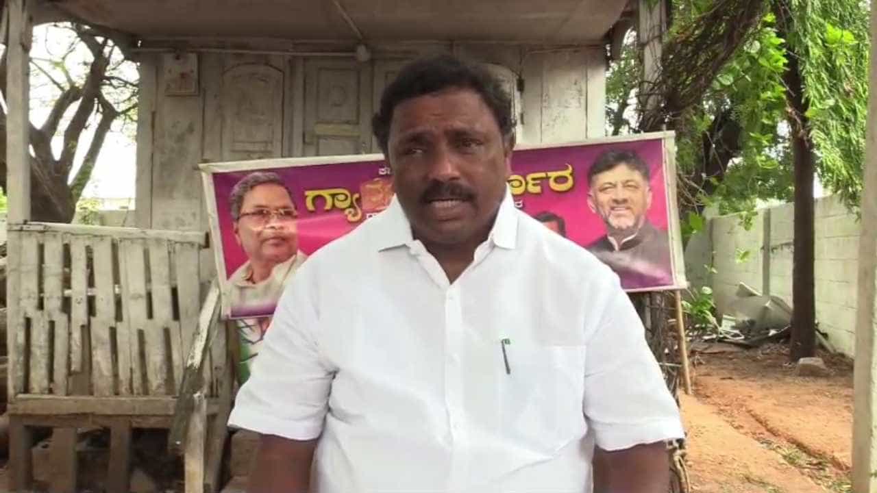 ಗೃಹಲಕ್ಷ್ಮಿ ಯೋಜನೆಯಲ್ಲಿ 'ಗೋಲ್ಮಾಲ್'; ಗ್ಯಾರಂಟಿ ಸಮಿತಿ ಅಧ್ಯಕ್ಷರ ವಿಡಿಯೋ ವೈರಲ್! ಗೃಹಲಕ್ಷ್ಮಿ ಯೋಜನೆಯಲ್ಲಿ 'ಗೋಲ್ಮಾಲ್'; ಗ್ಯಾರಂಟಿ ಸಮಿತಿ ಅಧ್ಯಕ್ಷರ ವಿಡಿಯೋ ವೈರಲ್!