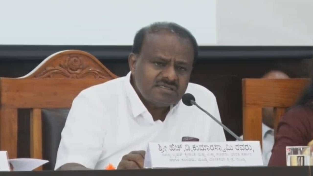 ಶಾಸಕರಿಗೆ ಕೆಲಸ ಮಾಡ್ತಿದ್ದೀಯಾ, ಜನರಿಗೆ ಮಾಡ್ತಿದ್ದೀಯಾ? ಮಹಿಳಾ ಅಧಿಕಾರಿ ವಿರುದ್ಧ ಹೆಚ್​ಡಿ ಕುಮಾರಸ್ವಾಮಿ ಕೆಂಡ