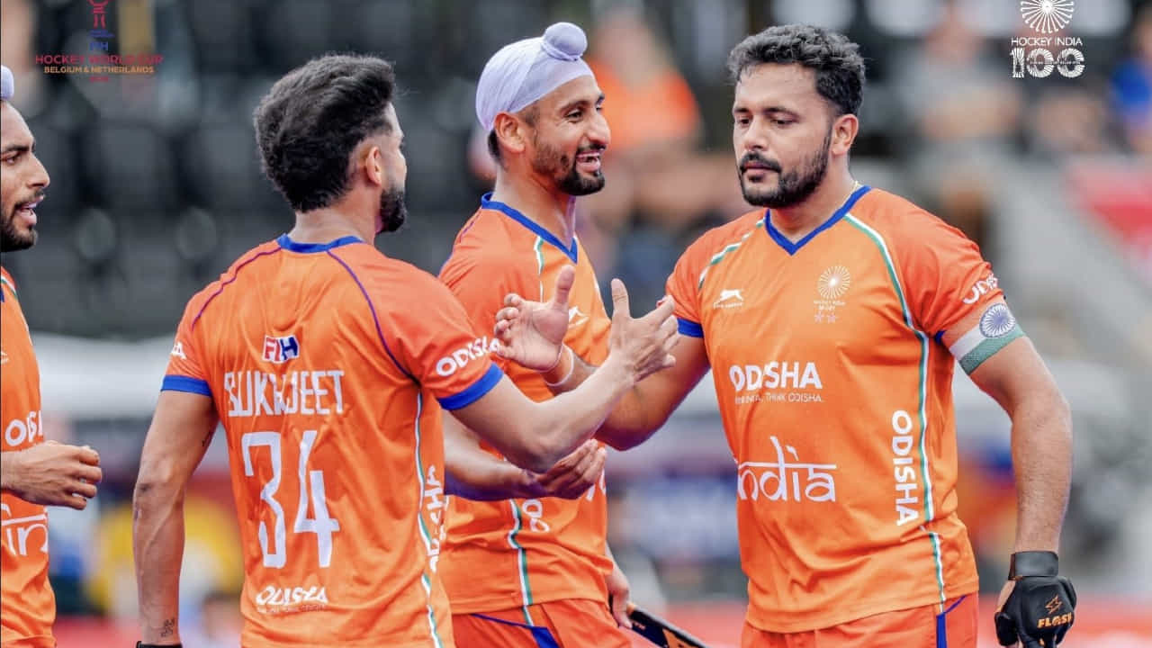 Hockey World Cup 2026: ಮಿಂಚಿದ ನಾಯಕ; ಭಾರತ ಹಾಕಿ ತಂಡಕ್ಕೆ ಶುಭಾರಂಭ Hockey World Cup 2026: ಮಿಂಚಿದ ನಾಯಕ; ಭಾರತ ಹಾಕಿ ತಂಡಕ್ಕೆ ಶುಭಾರಂಭ