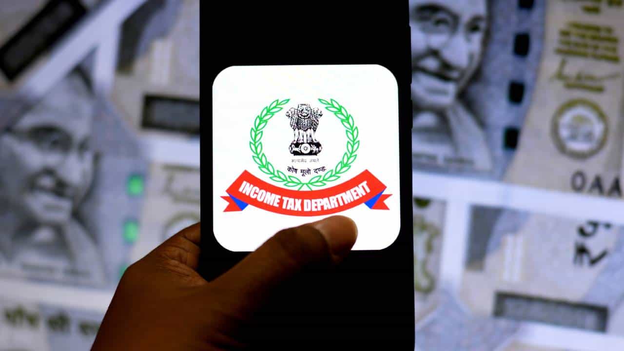 Income Tax Dept: ಸಂಶಯಾಸ್ಪದ ವಿದೇಶಿ ಹಣ ರವಾನೆ: ದೇಶಾದ್ಯಂತ ಪರಿಶೀಲನೆ ಆರಂಭಿಸಿದ ಆದಾಯ ತೆರಿಗೆ ಇಲಾಖೆ Income Tax Dept: ಸಂಶಯಾಸ್ಪದ ವಿದೇಶಿ ಹಣ ರವಾನೆ: ದೇಶಾದ್ಯಂತ ಪರಿಶೀಲನೆ ಆರಂಭಿಸಿದ ಆದಾಯ ತೆರಿಗೆ ಇಲಾಖೆ
