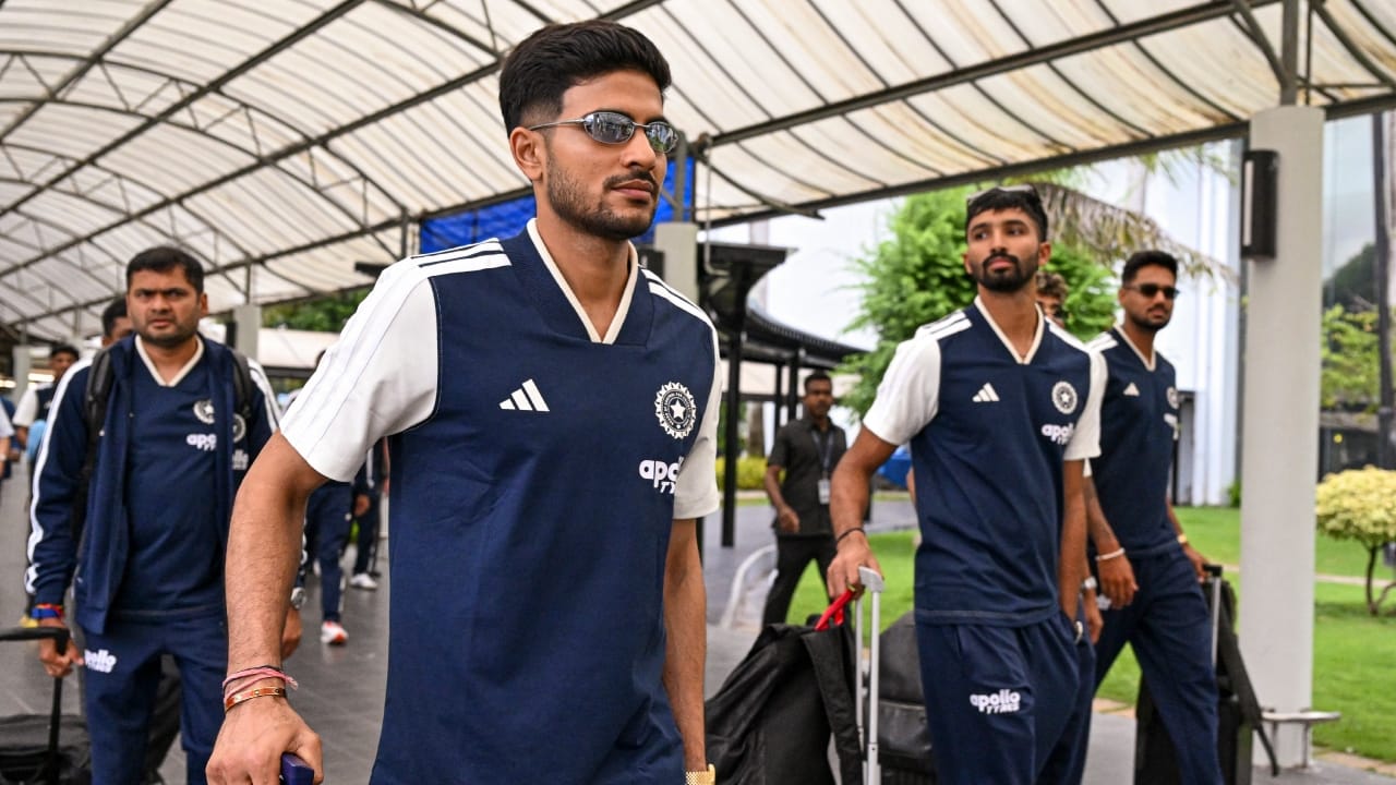 ಭಾರತ ಹಾಗೂ ಶ್ರೀಲಂಕಾ ನಡುವೆ ಆಗಸ್ಟ್ 15 ರಿಂದ ಎರಡು ಪಂದ್ಯಗಳ ಟೆಸ್ಟ್ ಸರಣಿ ಆರಂಭವಾಗುತ್ತಿದೆ. ಈ ಸರಣಿಗಾಗಿ ಶ್ರೀಲಂಕಾ ಆತಿಥ್ಯವಹಿಸುತ್ತಿದೆ. ಡಬ್ಲ್ಯೂಟಿಸಿ ಫೈನಲ್ ದೃಷ್ಟಿಯಿಂದ ಈ ಸರಣಿ ಉಭಯ ತಂಡಗಳಿಗೂ ನಿರ್ಣಾಯಕವಾಗಿದೆ. ಆದರೆ ಸರಣಿ ಆರಂಭಕ್ಕೂ ಮುನ್ನ ಉಭಯ ತಂಡಗಳಲ್ಲೂ ಆಟಗಾರರ ಗಾಯದ ಸಮಸ್ಯೆ ದೊಡ್ಡ ತಲೆನೋವಾಗಿ ಪರಿಣಮಿಸಿದೆ(PC-PTI).