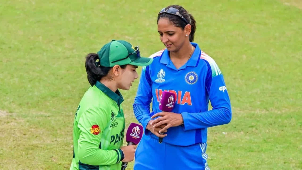 ಏಷ್ಯಾಕಪ್ನಲ್ಲಿ ಕೈಕುಲುಕುತ್ತಾರಾ ಭಾರತ- ಪಾಕ್ ಆಟಗಾರ್ತಿಯರು? ಏಷ್ಯಾಕಪ್ನಲ್ಲಿ ಕೈಕುಲುಕುತ್ತಾರಾ ಭಾರತ- ಪಾಕ್ ಆಟಗಾರ್ತಿಯರು?