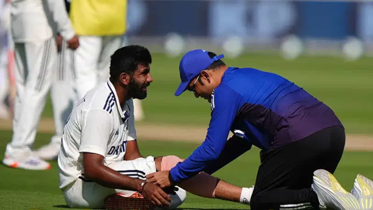 ಬಿಸಿಸಿಐಗೆ ತಲೆನೋವಾದ ಆಟಗಾರರ ಗಾಯದ ಸಮಸ್ಯೆ; ತಂಡದ ಫಿಸಿಯೋಗೆ ಶೀಘ್ರದಲ್ಲೇ ಗೇಟ್ಪಾಸ್ ಬಿಸಿಸಿಐಗೆ ತಲೆನೋವಾದ ಆಟಗಾರರ ಗಾಯದ ಸಮಸ್ಯೆ; ತಂಡದ ಫಿಸಿಯೋಗೆ ಶೀಘ್ರದಲ್ಲೇ ಗೇಟ್ಪಾಸ್