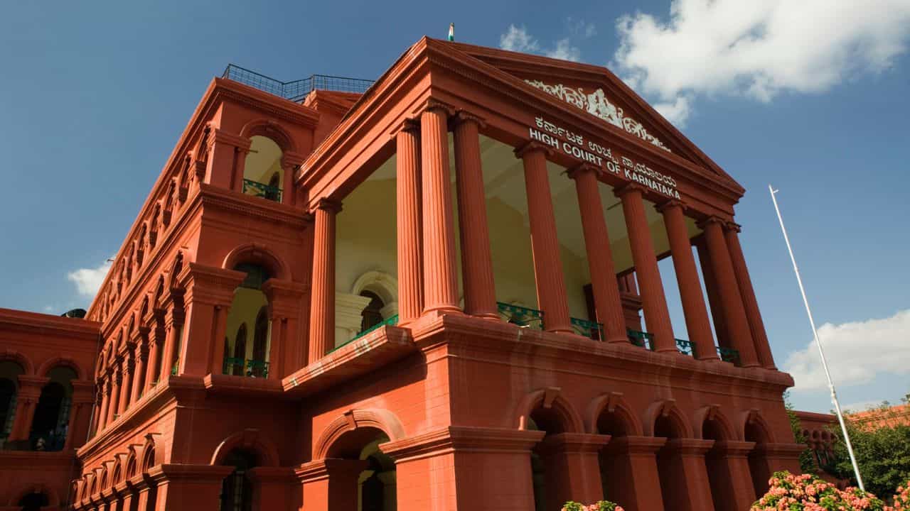 ದಾಂಪತ್ಯ ಹೊಂದಾಣಿಕೆ ಕೊರತೆ: ಪತಿ ವಿರುದ್ಧ ಪತ್ನಿ ದಾಖಲಿಸಿದ್ದ ಕೇಸ್ ಬಗ್ಗೆ ಹೈಕೋರ್ಟ್ ಮಹತ್ವದ ಆದೇಶ ದಾಂಪತ್ಯ ಹೊಂದಾಣಿಕೆ ಕೊರತೆ: ಪತಿ ವಿರುದ್ಧ ಪತ್ನಿ ದಾಖಲಿಸಿದ್ದ ಕೇಸ್ ಬಗ್ಗೆ ಹೈಕೋರ್ಟ್ ಮಹತ್ವದ ಆದೇಶ