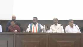ಮೊದಲ ಸಭೆಯಲ್ಲೇ ಅಧಿಕಾರಿಗಳ ಬೆವರಿಳಿಸಿದ ನೂತನ ಸಚಿವ ವಿಜಯಾನಂದ ಕಾಶಪ್ಪನವರ್