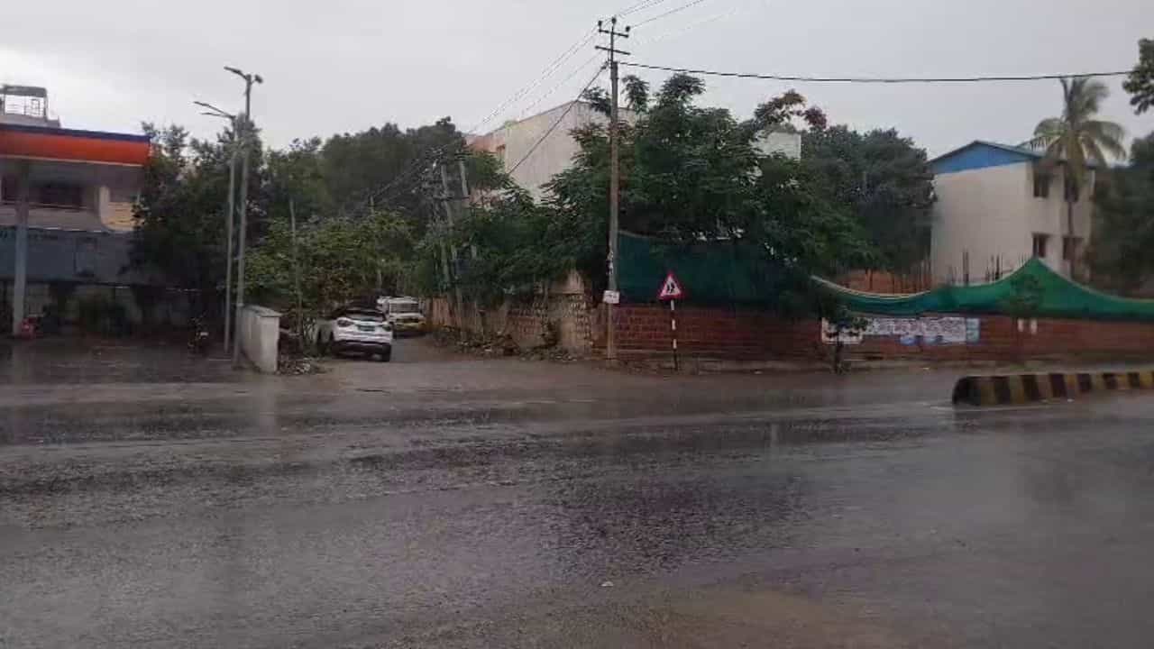 Karnataka Weather Forecast: ಕರಾವಳಿ, ಮಲೆನಾಡಿನಲ್ಲಿ ಭಾರಿ ಮಳೆ ಎಚ್ಚರಿಕೆ, ಯೆಲ್ಲೋ ಅಲರ್ಟ್ Karnataka Weather Forecast: ಕರಾವಳಿ, ಮಲೆನಾಡಿನಲ್ಲಿ ಭಾರಿ ಮಳೆ ಎಚ್ಚರಿಕೆ, ಯೆಲ್ಲೋ ಅಲರ್ಟ್