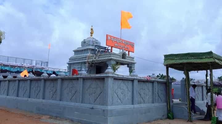 2 ಕೋಟಿ ರೂ. ವೆಚ್ಚದಲ್ಲಿ 700 ವರ್ಷಗಳ ಪುರಾತನ ದೇಗುಲ ಜೀರ್ಣೋದ್ಧಾರ: ವಿಶೇಷತೆ ಏನ್ಗೊತ್ತಾ? 2 ಕೋಟಿ ರೂ. ವೆಚ್ಚದಲ್ಲಿ 700 ವರ್ಷಗಳ ಪುರಾತನ ದೇಗುಲ ಜೀರ್ಣೋದ್ಧಾರ: ವಿಶೇಷತೆ ಏನ್ಗೊತ್ತಾ?