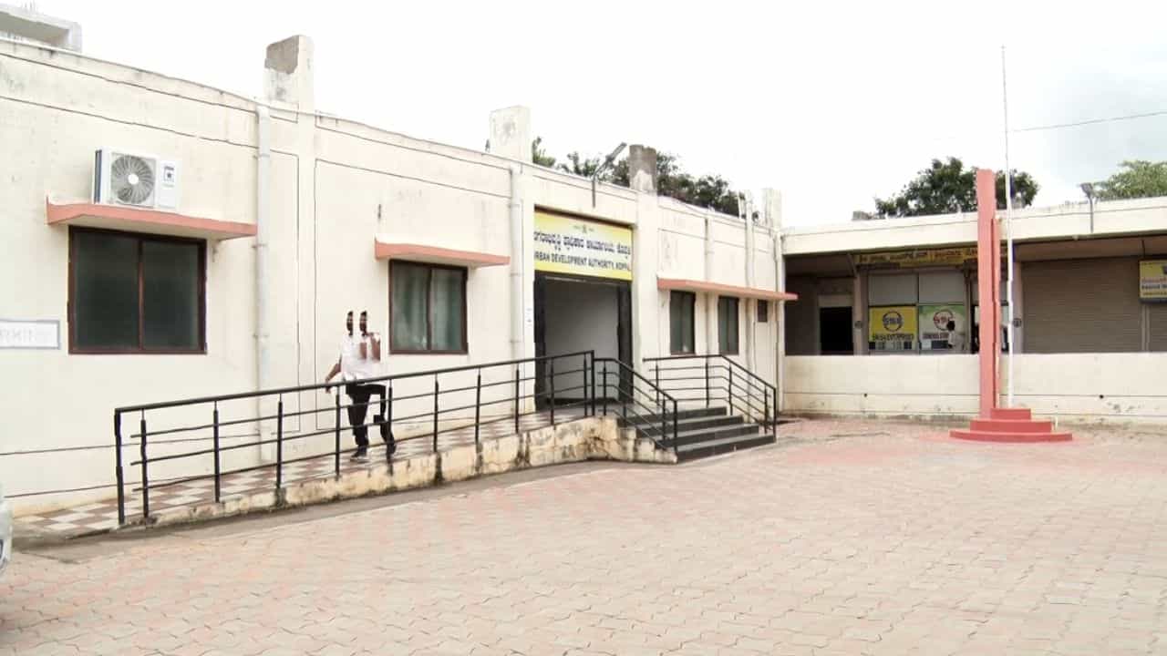ಕೊಪ್ಪಳ ನಗರಾಭಿವೃದ್ಧಿ ಪ್ರಾಧಿಕಾರದಲ್ಲಿ ಹಗರಣ ಕೇಸ್ಗೆ ಟ್ವಿಸ್ಟ್: ಬ್ಯಾಂಕ್ ಅಧಿಕಾರಿಗಳೂ ಭಾಗಿ? ಕೊಪ್ಪಳ ನಗರಾಭಿವೃದ್ಧಿ ಪ್ರಾಧಿಕಾರದಲ್ಲಿ ಹಗರಣ ಕೇಸ್ಗೆ ಟ್ವಿಸ್ಟ್: ಬ್ಯಾಂಕ್ ಅಧಿಕಾರಿಗಳೂ ಭಾಗಿ?