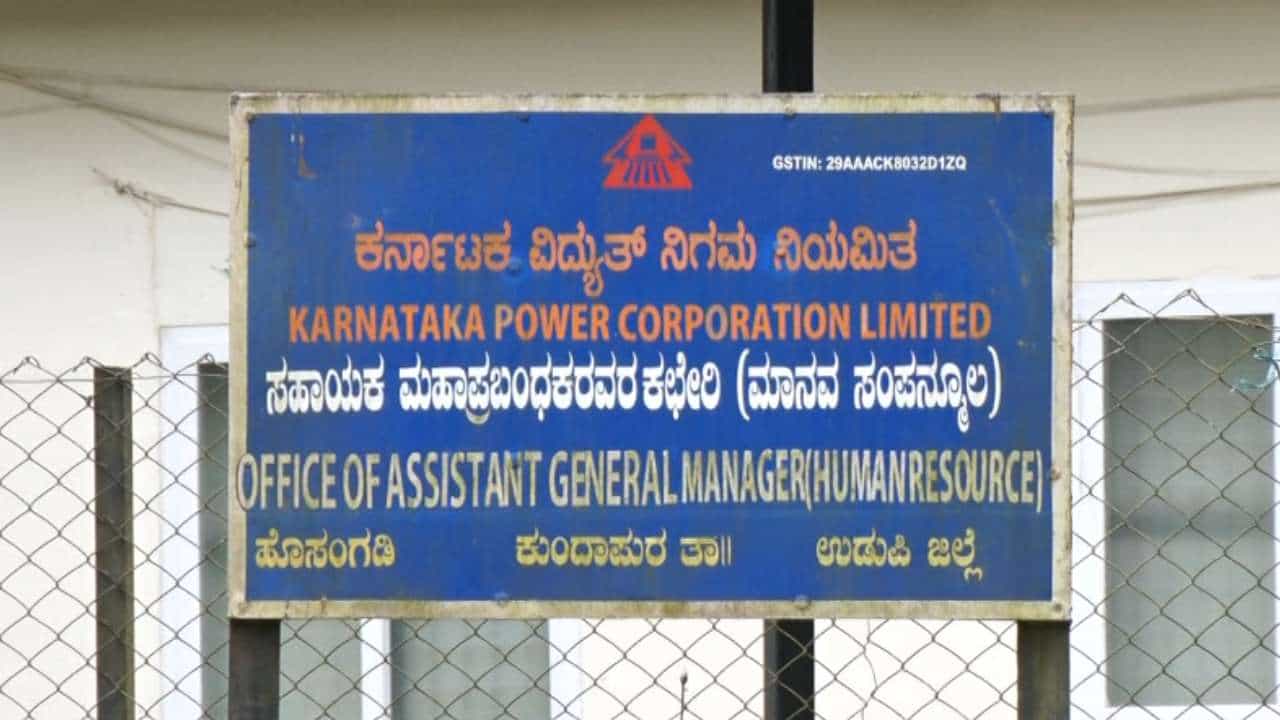 ಕೆಪಿಸಿಯಲ್ಲಿ ನೌಕರರ ನೇಮಕಾತಿಯಲ್ಲಿ ಅಕ್ರಮ: 12 ಸಾವಿರ ಸಂಬಳದ ಕೆಲಸಕ್ಕೆ 35 ಸಾವಿರ ಲಂಚಕ್ಕೆ ಬೇಡಿಕೆ ಕೆಪಿಸಿಯಲ್ಲಿ ನೌಕರರ ನೇಮಕಾತಿಯಲ್ಲಿ ಅಕ್ರಮ: 12 ಸಾವಿರ ಸಂಬಳದ ಕೆಲಸಕ್ಕೆ 35 ಸಾವಿರ ಲಂಚಕ್ಕೆ ಬೇಡಿಕೆ