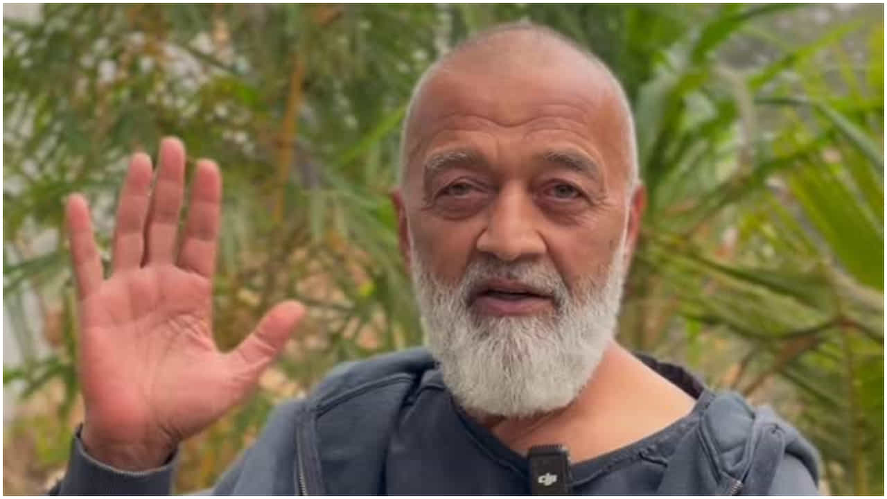 ಶವಸಂಸ್ಕಾರದ ಬಟ್ಟೆ ಜೊತೆಯಲ್ಲೇ ಪ್ರಯಾಣ ಮಾಡುವ ಗಾಯಕ ಲಕ್ಕಿ ಅಲಿ; ಕಾರಣ ಏನು? ಶವಸಂಸ್ಕಾರದ ಬಟ್ಟೆ ಜೊತೆಯಲ್ಲೇ ಪ್ರಯಾಣ ಮಾಡುವ ಗಾಯಕ ಲಕ್ಕಿ ಅಲಿ; ಕಾರಣ ಏನು?