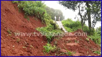 ಮಳೆ ಅಬ್ಬರ: ಮಡಿಕೇರಿಯಲ್ಲಿ ಗುಡ್ಡ ಕುಸಿತ, ಕೂದಲೆಳೆ ಅಂತರದಲ್ಲಿ ಮಹಿಳೆ ಪಾರು